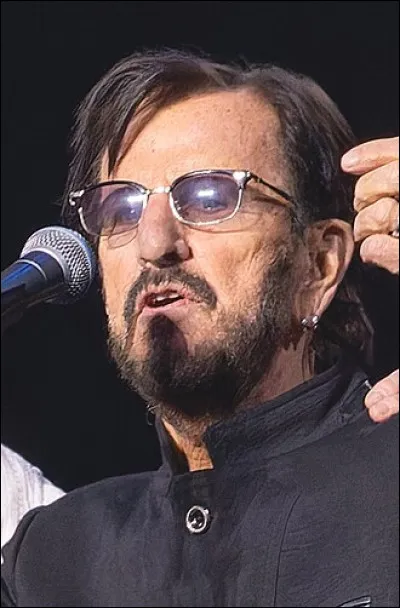 Qui est cet auteur-compositeur-interprète et acteur britannique membre des Beatles ?