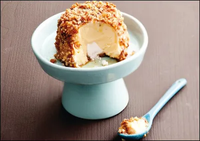 Quelle est cette crème glacée au café, au chocolat ou à la vanille et enrobée de meringue ?