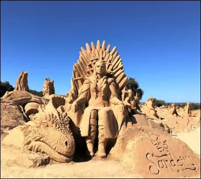 Dans quel pays le Festival international de sculptures sur sable se déroule-t-il chaque année ?