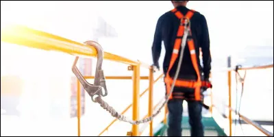 Quel EPI est essentiel pour travailler à hauteur ?