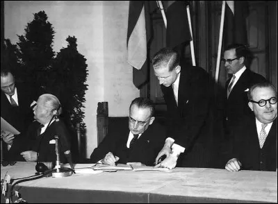 Quelle union économique européenne est instituée par la signature dun traité ?