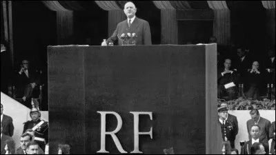 Quelle République est instaurée en France le 4 octobre ?