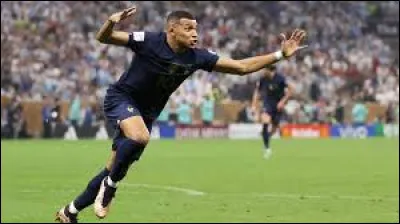 Combien de buts marqua Kylian Mbappé en finale de la coupe du monde de football 2022 opposant la France à l'Argentine ?