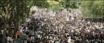 A quelle occasion organise-t-on une marche blanche ?