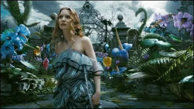 Qui réalise le film "Alice au pays des merveilles" sorti en 2010 ?