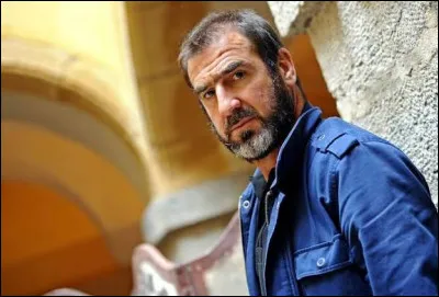 À quels oiseaux Éric Cantona a-t-il comparé les journalistes de la presse britannique en 1995 ?