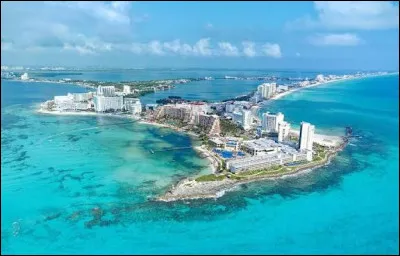 Quel pays possède des plages le long de la mer de Cortez ?