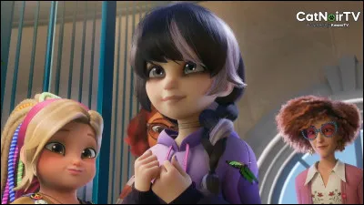 Au début de lépisode, de quel véhicule sont évacués des passagers par Ladybug ?