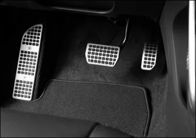 Si je te dis, ''appuie sur le champignon...'', qu'est le champignon ?