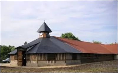 Je vous emmène à présent au conservatoire des meules et pavés du bassin d'Épernon. Ville de l'arrondissement de Chartres, elle se situe en région ...