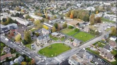 Bois-Guillaume est une commune française située dans la périphérie de Rouen : dans quelle région administrative se situe-t-elle ?