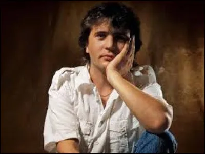 Complétez le début de la chanson "Tous les cris des S.O.S" : "Comme un fou va jeter à la mer/..." :