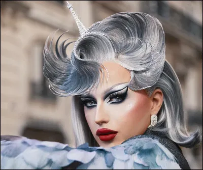 Suis-tu Kam Hugh sur les réseaux (TikTok, X, Instagram, YouTube... ) ?