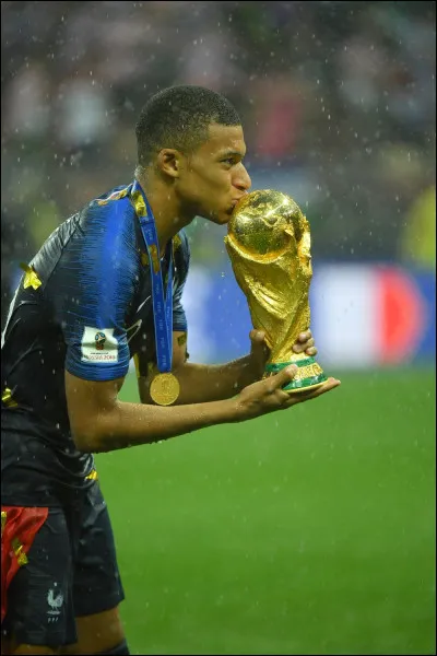 Combien de coupes du monde Mbappé a-t-il joué ?