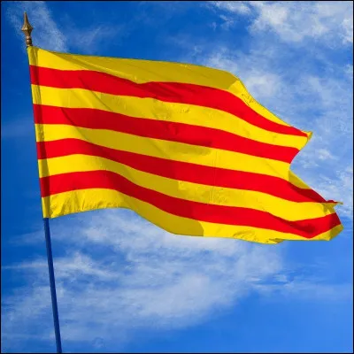 En Occitanie, la langue anciennement parlée, devenue langue régionale, était l'occitan. Or, dans les alentours de Perpignan, l'occitan n'était pas la langue parlée par nos aînés. Quel est le patois, souvent confondu avec la langue régionale, dans ce coin des Pyrénées-Orientales ?