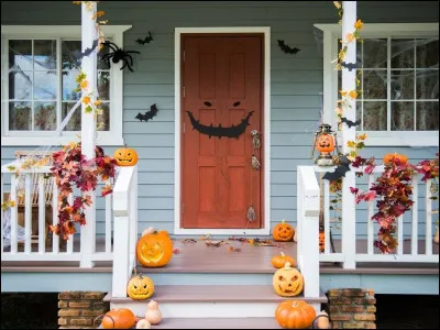 Maintenant, une histoire : 
Une maison de lIowa a été le théâtre dun massacre en 1912.
Aujourdhui, des visiteurs racontent entendre des bruits de hache et des rires denfants la nuit dHalloween.
On se demande si ce sont des esprits ou juste des histoires pour effrayer les touristes.

Est-ce vrai ?