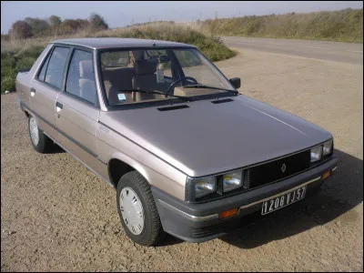 Quel est le nom de ce modèle, un véhicule familiale tricorps produit par Renault de 1981 à 1988 ?