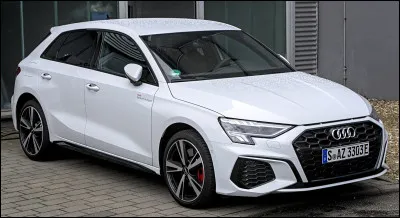 Quel est le nom de ce modèle, un véhicule bicorps produit par Audi depuis 1996 ?