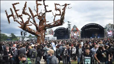 Je ne suis pas forgeron mais je suis amateur de métal, je me suis donc rendu au Hellfest. Où suis-je ?