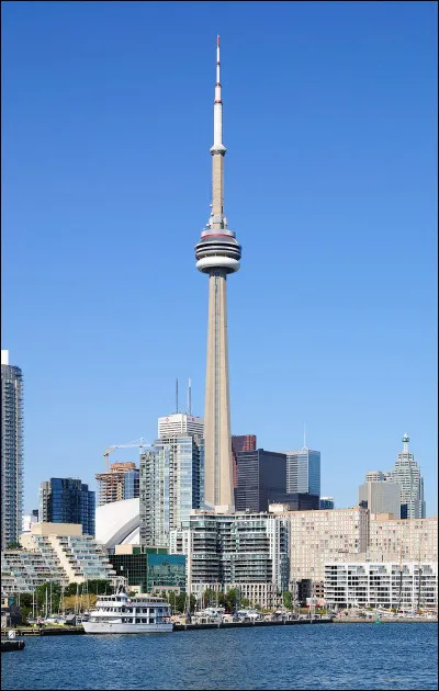 Je vais me tordre le cou ! Avant 2010, cette tour, la CN Tower, était la plus haute structure du monde ! Où suis-je ?