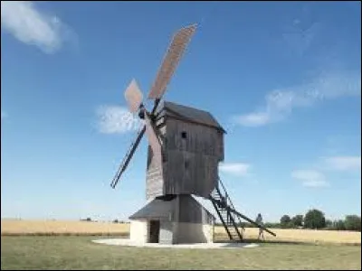 Vous avez ici le moulin à vent de Lignerolles. Hameau Loirétain, il se situe en région ...