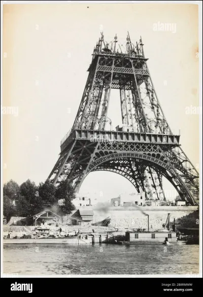 La tour Eiffel a été construite pour l'Exposition universelle de 1889.