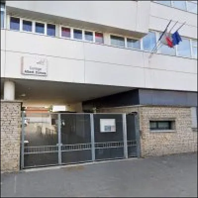 En France, quelle est la dénomination du dirigeant d'un collège scolaire ?