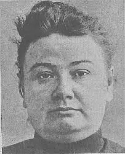 Jeanne Weber, appelée également ''l'Ogresse de la Goutte d'Or'', est une tueuse en série qui sévit principalement dans ce quartier de Paris au début du XXe siècle. Combien d'enfants, dont les siens, a-t-elle assassinés en les étranglant ?