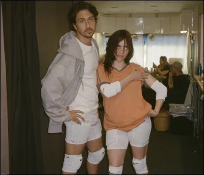 Avec qui Billie est-elle en couple ?