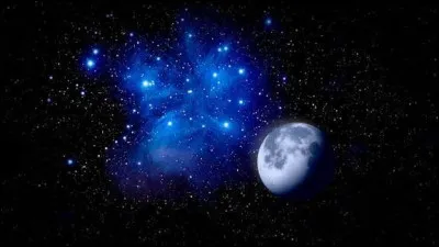 Sous quel nom l'amas M45 est-il mieux connu ?