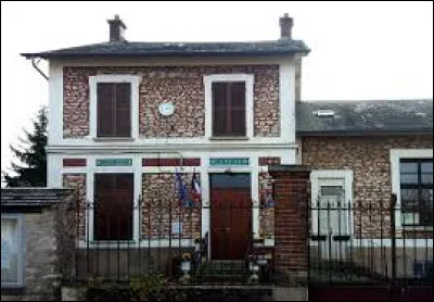 Commune francilienne, dans l'arrondissement d'Étampes, Champmotteux se situe dans le département ...