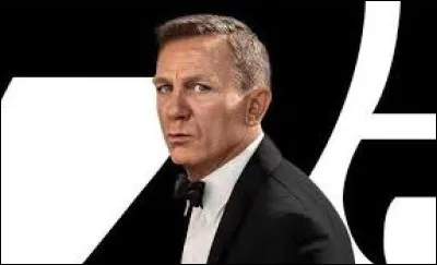 En quelle année Roger Moore est-il décédé ?