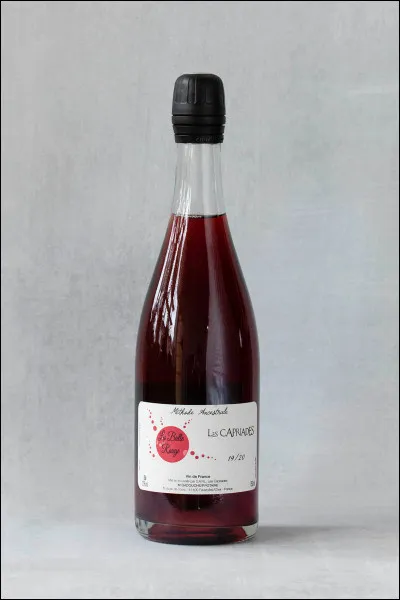 Dans quelle région viticole produit-on traditionnellement des vins rouges effervescents ?