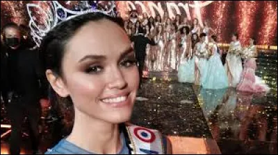 C'est la première Miss à remporter le concours Miss France à plus de 30 ans !