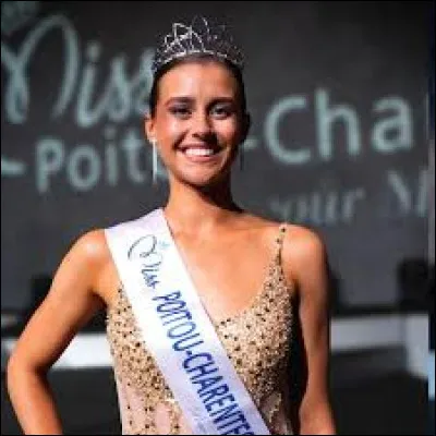 Elle a remporté "Les Reines du shopping : édition Miss France" en 2021 et travaille au sein de la Commission nationale française de l'UNESCO !