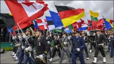 Qui repr&eacute;sentait la France au conseil de l'OTAN lors de la chute du mur de Berlin ?