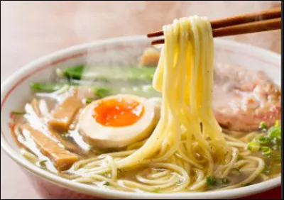 Que mange Naruto au début du manga ?