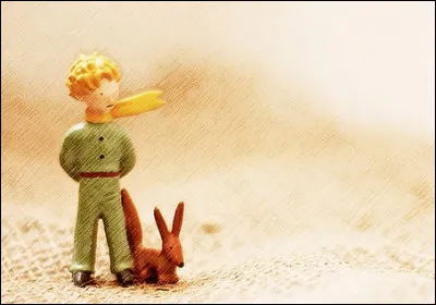 Qui a écrit cette célèbre réplique : "Si tu veux un ami, apprivoise moi !" ?