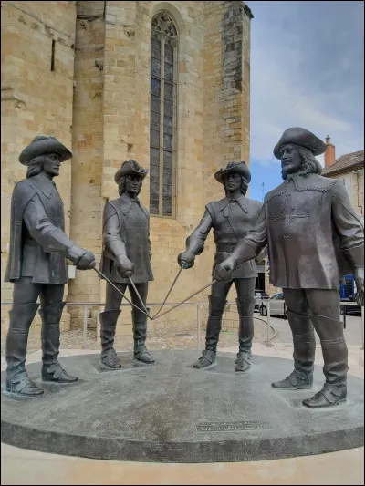 Succès garanti à chaque fois pour "Les Trois Mousquetaires" , séries TV, adaptations cinématographiques mais aussi une série de sculptures réalisées par l'artiste Zurab Tsereteli. Où se trouvent, en France, ces statues monumentales de d'Artagnan, Portos, Athos et Aramis ?