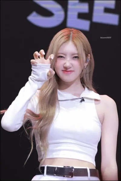 Choisis la tenue qu'il porte.