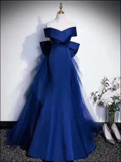 De quelle couleur veux-tu que la robe soit ?