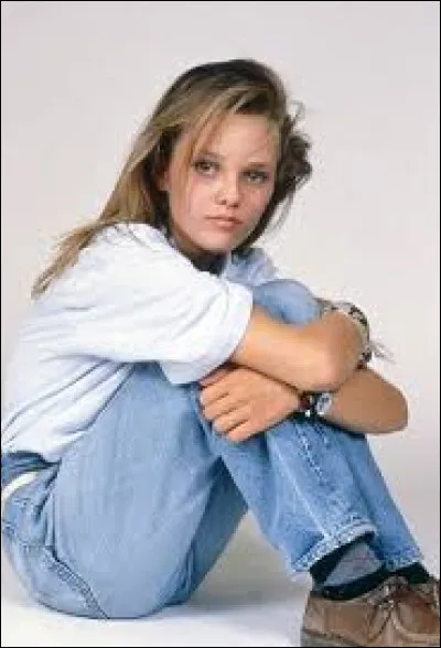 À quelle chanteuse doit-on le tube "Joe le taxi" en 1987 ?