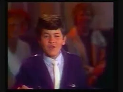 Qui a interprété le tube "Au temps des surprises parties" en 1983 ?
