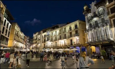 Comment se nomme cette promenade après le travail vers 19 h dans les rues espagnoles ?