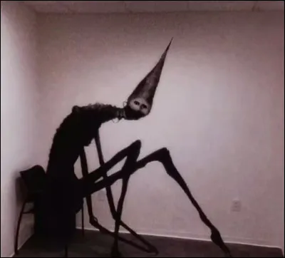 Ses bras sallongent lentement, effleurant le sol, et ses doigts griffus claquent comme des os brisés. Je crois que cette histoire va très mal ___ !