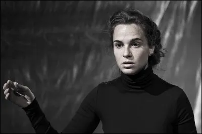 Dora Doulebov est un personnage de la pièce de théâtre "Les Justes", dont la première représentation a lieu en 1949. Qui en est l'auteur ?