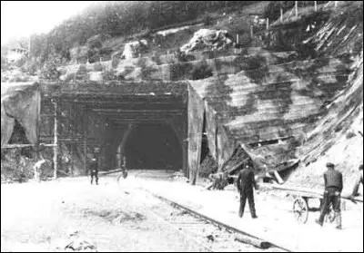 Le camp de concentration de Dora était dépendant du camp de Buchenwald jusqu'en 1944. Dans quel pays était-il situé ?