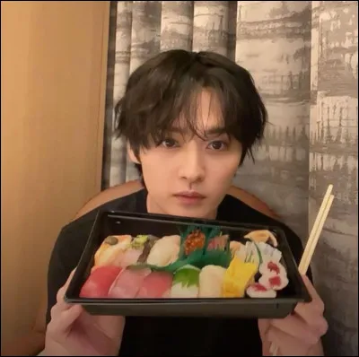 Quel membre de Twice est connu pour son amour du tteokbokki, au point den parler en interview ?