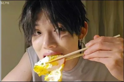 Quel membre dIllit est connu pour sa ''mochi pose'' devenue virale ?