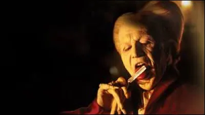 De quelle couleur Dracula est-il habill&eacute; ?